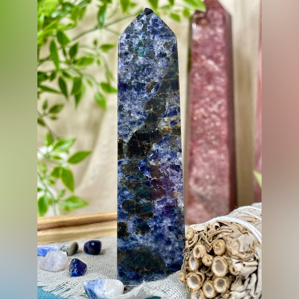 1608 Iolite Crystal Tower - Picture 6 of 10